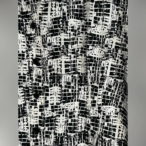 Sere Nada Women’s Size 18 Black White Pleated Button Blouse Stretch Artsy Career - Picture 2 of 12